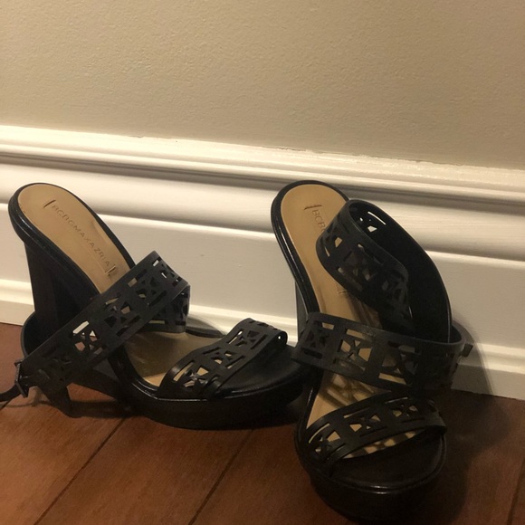 BCBG Sandal - Picture 3 of 4